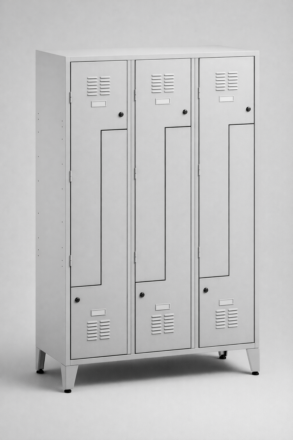 L-shaped staff locker Sul 43 W lx – with legs - efficient use of changing-room space while keeping