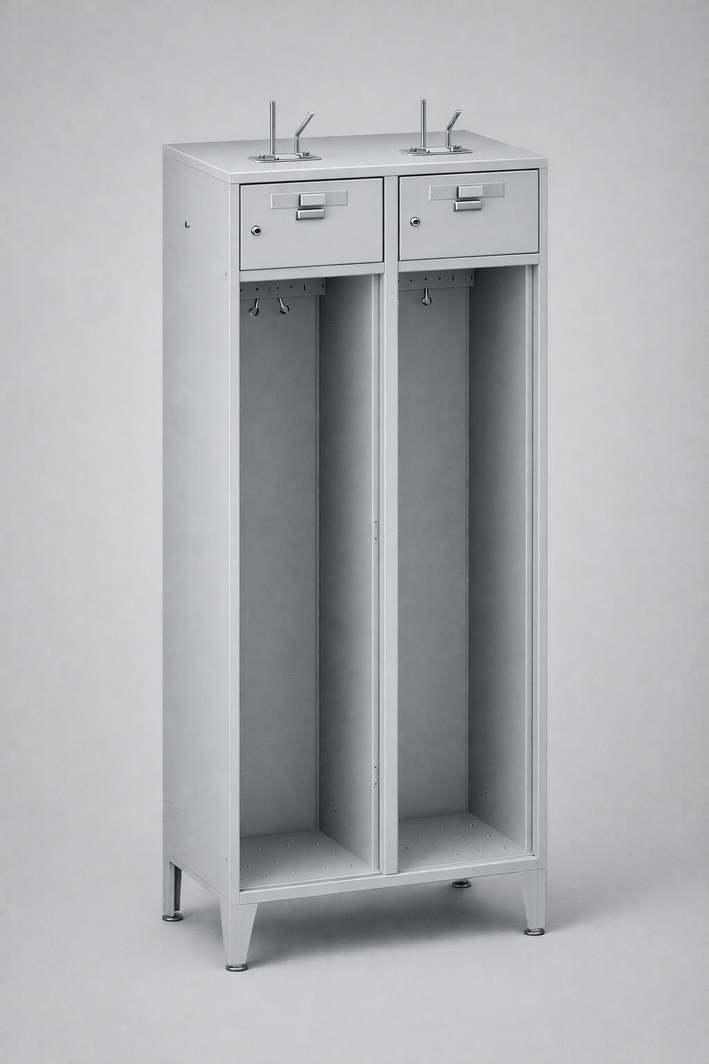 Staff locker MSS 421 na nogach - orderly personal storage and a repeatable