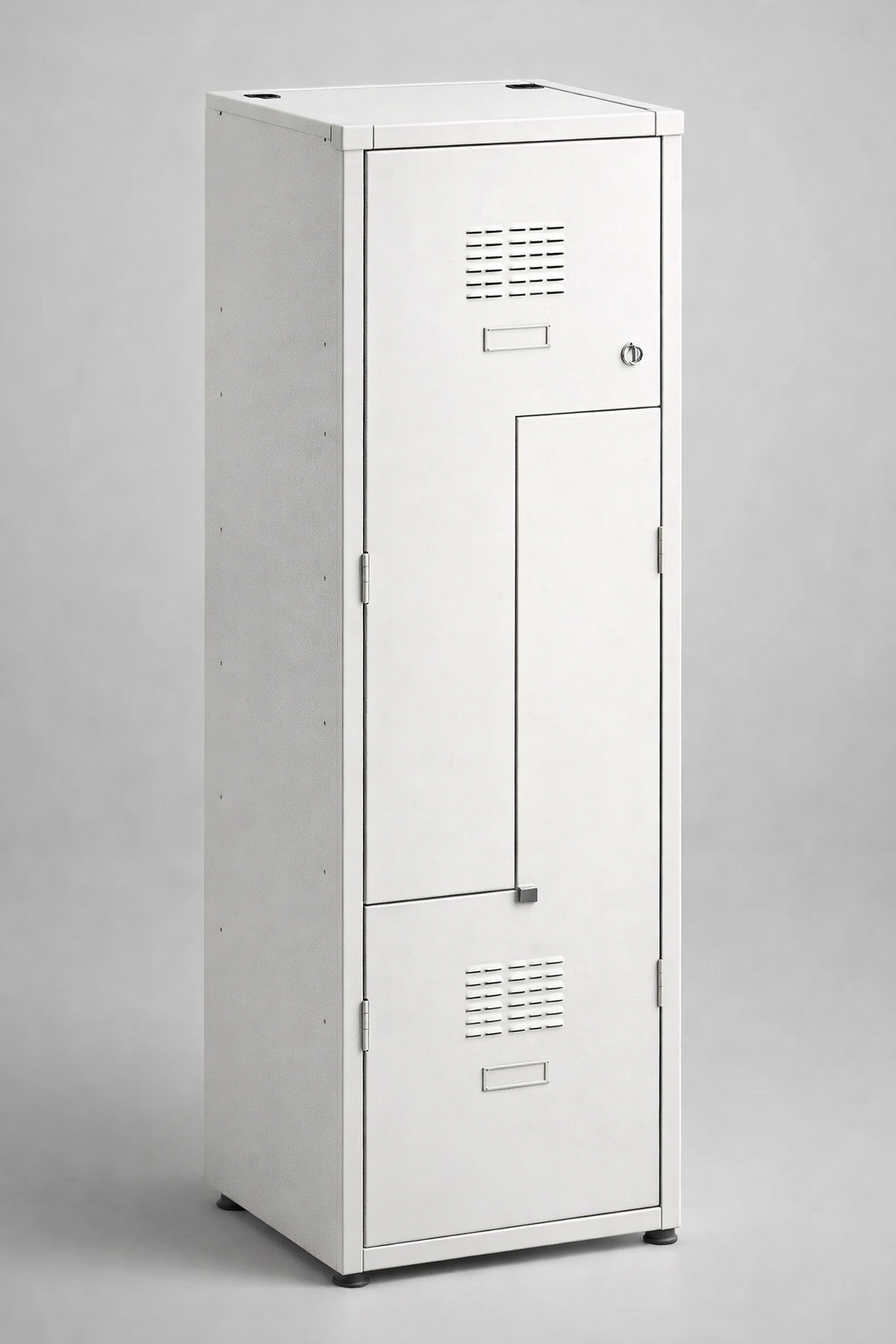 L-shaped staff locker Sul 41 W st - efficient use of changing-room space while keeping